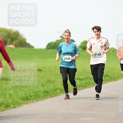 10.05.2026 - 8. Wedeler Halbmarathon Dr. Thomas Lammeyer http://msf.ph/oto/9697021 10.05.2026 11:27:37 Laufen 2141, 2059, 2142, 652 meine-sportfotos.de