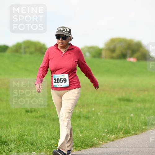 10.05.2026 - 8. Wedeler Halbmarathon Dr. Thomas Lammeyer http://msf.ph/oto/9697024 10.05.2026 11:27:38 Laufen 2059, 174, 2141 meine-sportfotos.de
