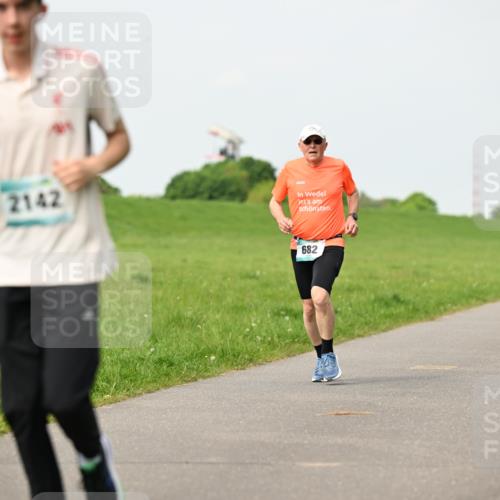 10.05.2026 - 8. Wedeler Halbmarathon Dr. Thomas Lammeyer http://msf.ph/oto/9697032 10.05.2026 11:27:40 Laufen 2142, 682 meine-sportfotos.de