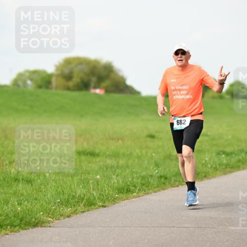 10.05.2026 - 8. Wedeler Halbmarathon Dr. Thomas Lammeyer http://msf.ph/oto/9697043 10.05.2026 11:27:42 Laufen 682 meine-sportfotos.de