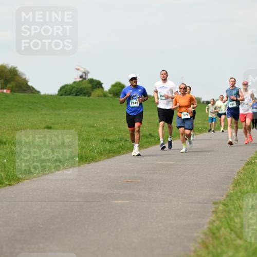 10.05.2026 - 8. Wedeler Halbmarathon Dr. Thomas Lammeyer http://msf.ph/oto/9697059 10.05.2026 11:27:54 Laufen 2145, 104, 573, 599, 2160 meine-sportfotos.de