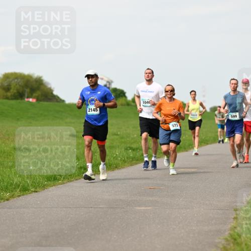10.05.2026 - 8. Wedeler Halbmarathon Dr. Thomas Lammeyer http://msf.ph/oto/9697077 10.05.2026 11:27:56 Laufen 2145, 1046, 573, 1033, 599 meine-sportfotos.de