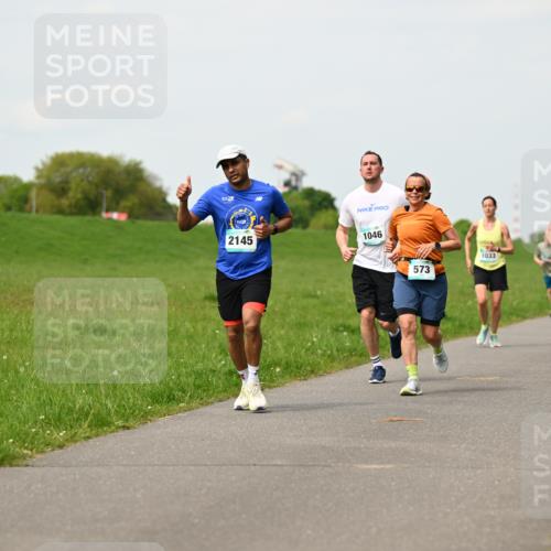 10.05.2026 - 8. Wedeler Halbmarathon Dr. Thomas Lammeyer http://msf.ph/oto/9697079 10.05.2026 11:27:56 Laufen 2145, 1046, 1033, 599, 573 meine-sportfotos.de