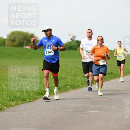 10.05.2026 - 8. Wedeler Halbmarathon Dr. Thomas Lammeyer http://msf.ph/oto/9697082 10.05.2026 11:27:57 Laufen 2145, 104, 573, 599 meine-sportfotos.de
