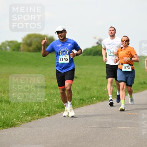 10.05.2026 - 8. Wedeler Halbmarathon Dr. Thomas Lammeyer http://msf.ph/oto/9697084 10.05.2026 11:27:57 Laufen 2145, 104, 573, 599 meine-sportfotos.de