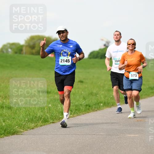 10.05.2026 - 8. Wedeler Halbmarathon Dr. Thomas Lammeyer http://msf.ph/oto/9697085 10.05.2026 11:27:57 Laufen 2145, 104, 573, 599 meine-sportfotos.de