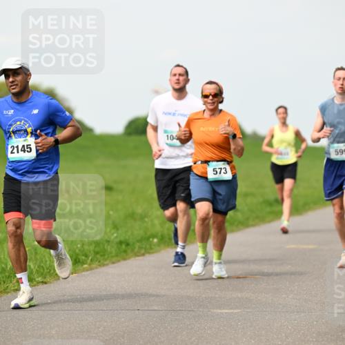 10.05.2026 - 8. Wedeler Halbmarathon Dr. Thomas Lammeyer http://msf.ph/oto/9697088 10.05.2026 11:27:58 Laufen 2145, 104, 573, 599 meine-sportfotos.de