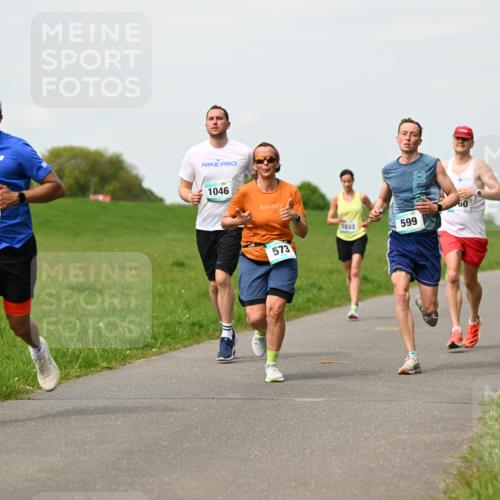 10.05.2026 - 8. Wedeler Halbmarathon Dr. Thomas Lammeyer http://msf.ph/oto/9697090 10.05.2026 11:27:58 Laufen 2145, 1046, 573, 1033, 599 meine-sportfotos.de
