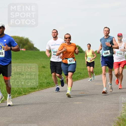 10.05.2026 - 8. Wedeler Halbmarathon Dr. Thomas Lammeyer http://msf.ph/oto/9697091 10.05.2026 11:27:58 Laufen 2145, 104, 573, 1039, 599, 2160 meine-sportfotos.de