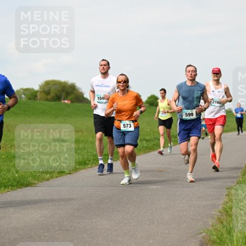 10.05.2026 - 8. Wedeler Halbmarathon Dr. Thomas Lammeyer http://msf.ph/oto/9697094 10.05.2026 11:27:59 Laufen 2145, 104, 573, 599, 2160 meine-sportfotos.de