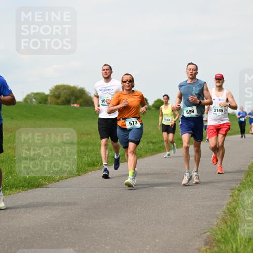 10.05.2026 - 8. Wedeler Halbmarathon Dr. Thomas Lammeyer http://msf.ph/oto/9697095 10.05.2026 11:27:59 Laufen 2145, 1033, 573, 599, 2160 meine-sportfotos.de
