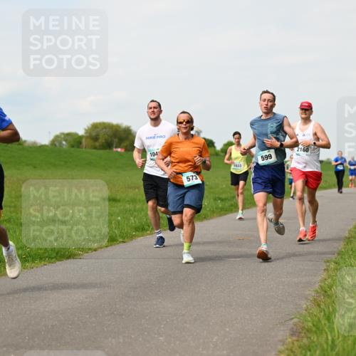 10.05.2026 - 8. Wedeler Halbmarathon Dr. Thomas Lammeyer http://msf.ph/oto/9697096 10.05.2026 11:27:59 Laufen 2145, 1041, 573, 2160, 599, 1033 meine-sportfotos.de
