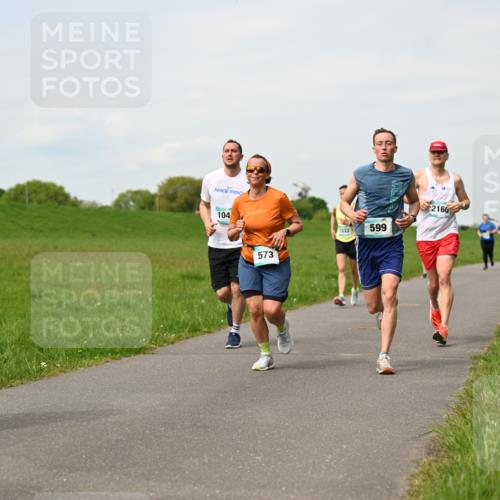 10.05.2026 - 8. Wedeler Halbmarathon Dr. Thomas Lammeyer http://msf.ph/oto/9697098 10.05.2026 11:27:59 Laufen 2145, 104, 573, 599, 1033, 2160 meine-sportfotos.de