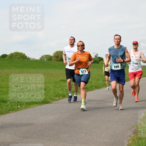 10.05.2026 - 8. Wedeler Halbmarathon Dr. Thomas Lammeyer http://msf.ph/oto/9697100 10.05.2026 11:27:59 Laufen 573, 1023, 599, 2160 meine-sportfotos.de