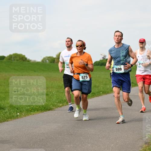 10.05.2026 - 8. Wedeler Halbmarathon Dr. Thomas Lammeyer http://msf.ph/oto/9697102 10.05.2026 11:28:00 Laufen 573, 599 meine-sportfotos.de