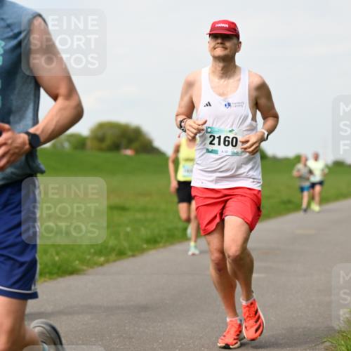 10.05.2026 - 8. Wedeler Halbmarathon Dr. Thomas Lammeyer http://msf.ph/oto/9697108 10.05.2026 11:28:01 Laufen 599, 2160 meine-sportfotos.de
