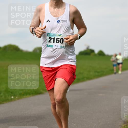 10.05.2026 - 8. Wedeler Halbmarathon Dr. Thomas Lammeyer http://msf.ph/oto/9697112 10.05.2026 11:28:02 Laufen 2160 meine-sportfotos.de