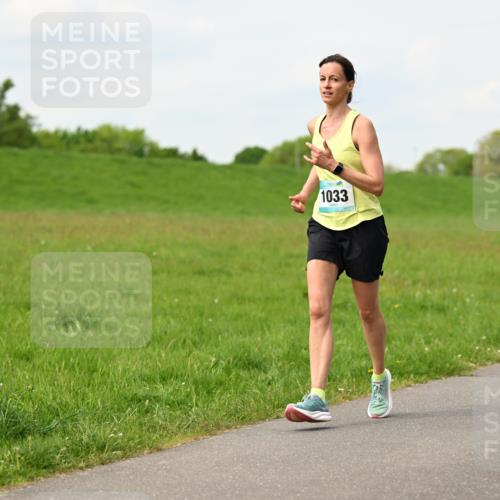 10.05.2026 - 8. Wedeler Halbmarathon Dr. Thomas Lammeyer http://msf.ph/oto/9697120 10.05.2026 11:28:03 Laufen 1033 meine-sportfotos.de