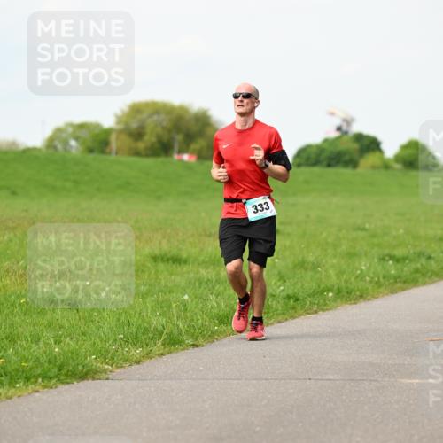 10.05.2026 - 8. Wedeler Halbmarathon Dr. Thomas Lammeyer http://msf.ph/oto/9697166 10.05.2026 11:28:15 Laufen 333 meine-sportfotos.de