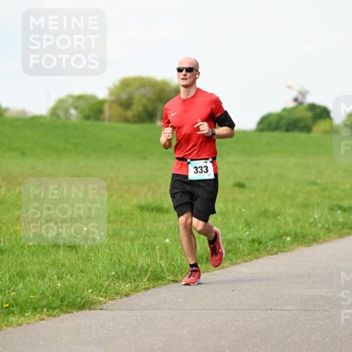 10.05.2026 - 8. Wedeler Halbmarathon Dr. Thomas Lammeyer http://msf.ph/oto/9697168 10.05.2026 11:28:15 Laufen 333 meine-sportfotos.de