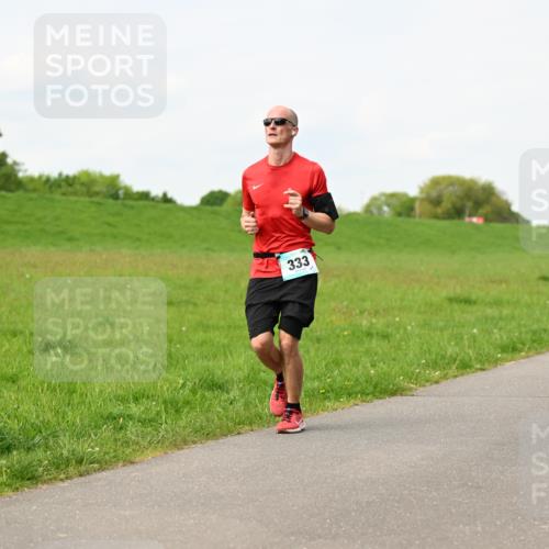 10.05.2026 - 8. Wedeler Halbmarathon Dr. Thomas Lammeyer http://msf.ph/oto/9697179 10.05.2026 11:28:17 Laufen 333 meine-sportfotos.de