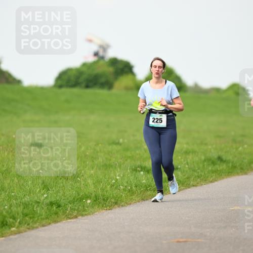 10.05.2026 - 8. Wedeler Halbmarathon Dr. Thomas Lammeyer http://msf.ph/oto/9697181 10.05.2026 11:28:19 Laufen 225 meine-sportfotos.de