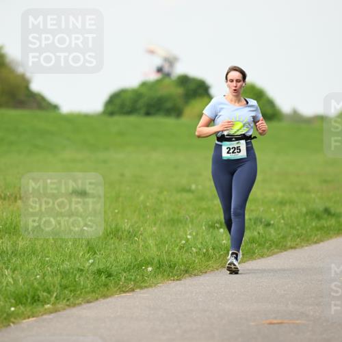 10.05.2026 - 8. Wedeler Halbmarathon Dr. Thomas Lammeyer http://msf.ph/oto/9697182 10.05.2026 11:28:19 Laufen 225, 657 meine-sportfotos.de
