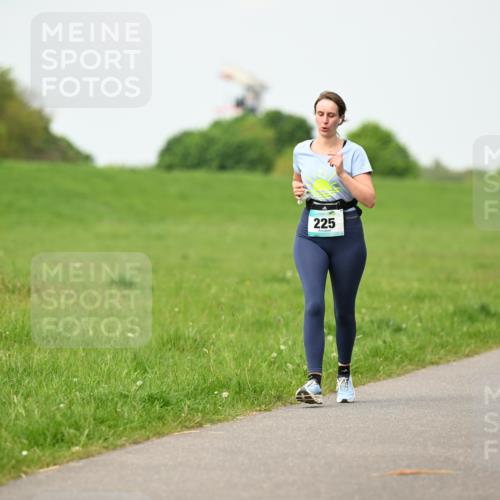 10.05.2026 - 8. Wedeler Halbmarathon Dr. Thomas Lammeyer http://msf.ph/oto/9697186 10.05.2026 11:28:20 Laufen 225, 657 meine-sportfotos.de