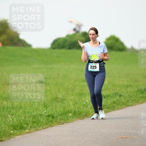 10.05.2026 - 8. Wedeler Halbmarathon Dr. Thomas Lammeyer http://msf.ph/oto/9697188 10.05.2026 11:28:20 Laufen 225, 657 meine-sportfotos.de