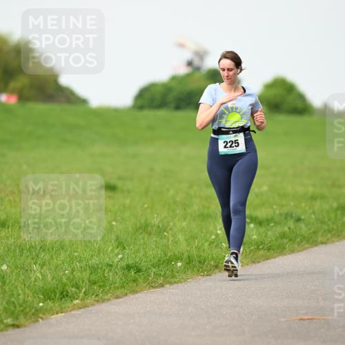 10.05.2026 - 8. Wedeler Halbmarathon Dr. Thomas Lammeyer http://msf.ph/oto/9697189 10.05.2026 11:28:20 Laufen 225, 657 meine-sportfotos.de