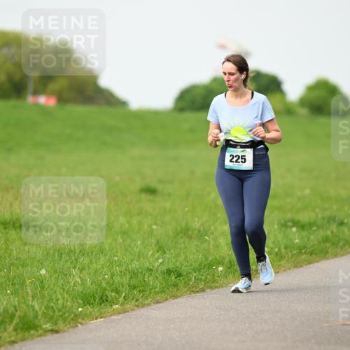 10.05.2026 - 8. Wedeler Halbmarathon Dr. Thomas Lammeyer http://msf.ph/oto/9697193 10.05.2026 11:28:21 Laufen 225, 657 meine-sportfotos.de
