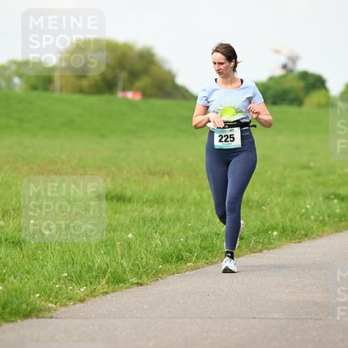 10.05.2026 - 8. Wedeler Halbmarathon Dr. Thomas Lammeyer http://msf.ph/oto/9697200 10.05.2026 11:28:22 Laufen 225, 657 meine-sportfotos.de