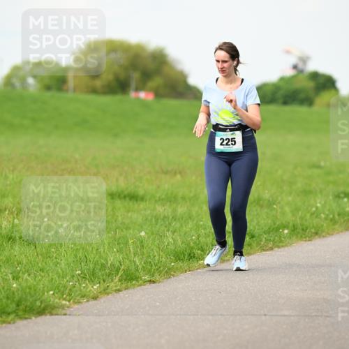 10.05.2026 - 8. Wedeler Halbmarathon Dr. Thomas Lammeyer http://msf.ph/oto/9697201 10.05.2026 11:28:22 Laufen 225, 657 meine-sportfotos.de