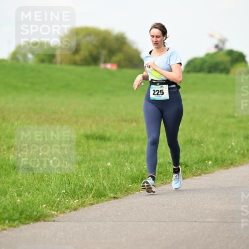 10.05.2026 - 8. Wedeler Halbmarathon Dr. Thomas Lammeyer http://msf.ph/oto/9697202 10.05.2026 11:28:22 Laufen 225, 657 meine-sportfotos.de