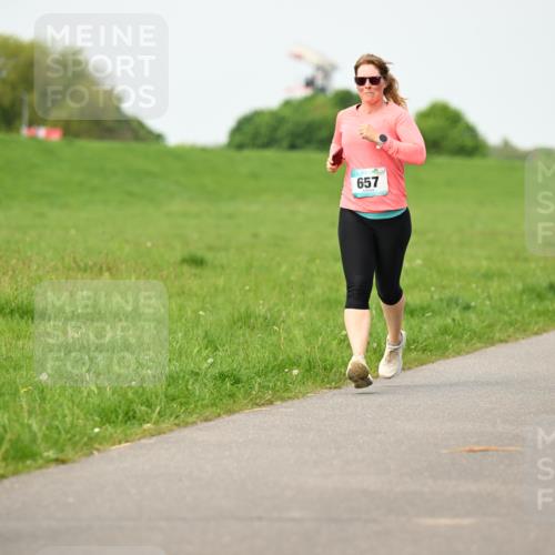 10.05.2026 - 8. Wedeler Halbmarathon Dr. Thomas Lammeyer http://msf.ph/oto/9697210 10.05.2026 11:28:24 Laufen 657 meine-sportfotos.de
