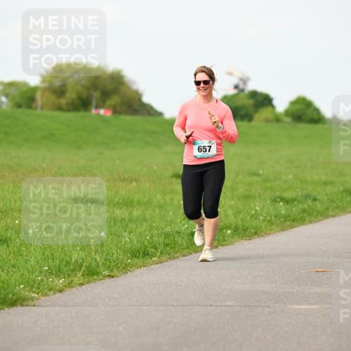 10.05.2026 - 8. Wedeler Halbmarathon Dr. Thomas Lammeyer http://msf.ph/oto/9697219 10.05.2026 11:28:25 Laufen 657 meine-sportfotos.de