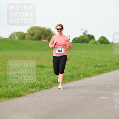 10.05.2026 - 8. Wedeler Halbmarathon Dr. Thomas Lammeyer http://msf.ph/oto/9697224 10.05.2026 11:28:25 Laufen 657, 779 meine-sportfotos.de