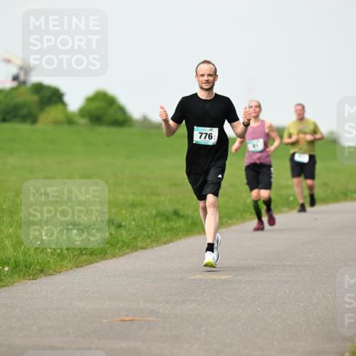 10.05.2026 - 8. Wedeler Halbmarathon Dr. Thomas Lammeyer http://msf.ph/oto/9697234 10.05.2026 11:28:28 Laufen 776 meine-sportfotos.de