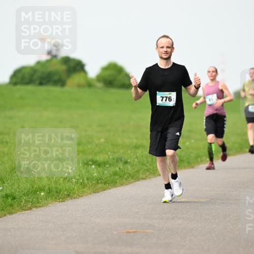 10.05.2026 - 8. Wedeler Halbmarathon Dr. Thomas Lammeyer http://msf.ph/oto/9697238 10.05.2026 11:28:28 Laufen 776 meine-sportfotos.de