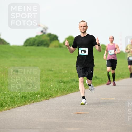 10.05.2026 - 8. Wedeler Halbmarathon Dr. Thomas Lammeyer http://msf.ph/oto/9697242 10.05.2026 11:28:29 Laufen 776 meine-sportfotos.de