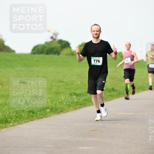 10.05.2026 - 8. Wedeler Halbmarathon Dr. Thomas Lammeyer http://msf.ph/oto/9697243 10.05.2026 11:28:29 Laufen 776 meine-sportfotos.de