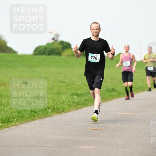10.05.2026 - 8. Wedeler Halbmarathon Dr. Thomas Lammeyer http://msf.ph/oto/9697244 10.05.2026 11:28:29 Laufen 776 meine-sportfotos.de