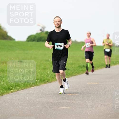 10.05.2026 - 8. Wedeler Halbmarathon Dr. Thomas Lammeyer http://msf.ph/oto/9697247 10.05.2026 11:28:30 Laufen 776 meine-sportfotos.de