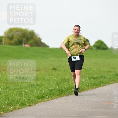 10.05.2026 - 8. Wedeler Halbmarathon Dr. Thomas Lammeyer http://msf.ph/oto/9697287 10.05.2026 11:28:37 Laufen 911, 922 meine-sportfotos.de