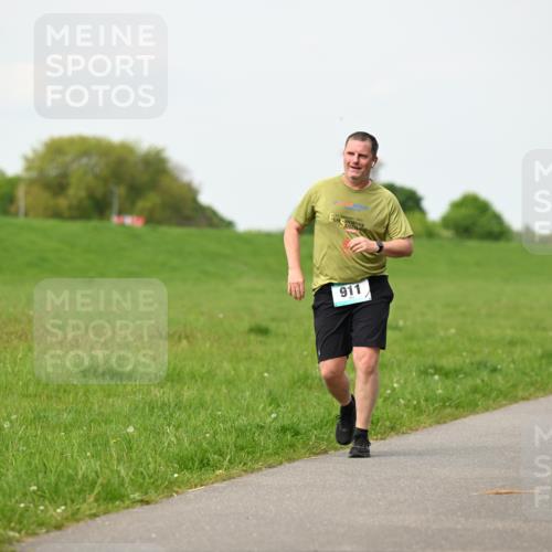 10.05.2026 - 8. Wedeler Halbmarathon Dr. Thomas Lammeyer http://msf.ph/oto/9697288 10.05.2026 11:28:37 Laufen 2025, 911, 922 meine-sportfotos.de