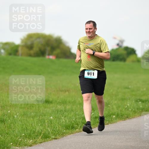 10.05.2026 - 8. Wedeler Halbmarathon Dr. Thomas Lammeyer http://msf.ph/oto/9697295 10.05.2026 11:28:38 Laufen 2025, 911 meine-sportfotos.de