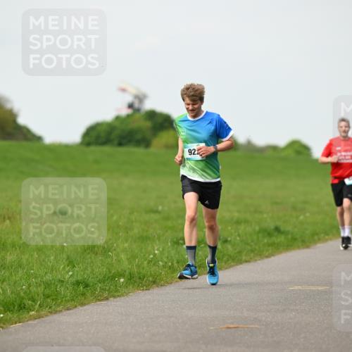 10.05.2026 - 8. Wedeler Halbmarathon Dr. Thomas Lammeyer http://msf.ph/oto/9697299 10.05.2026 11:28:39 Laufen 922 meine-sportfotos.de