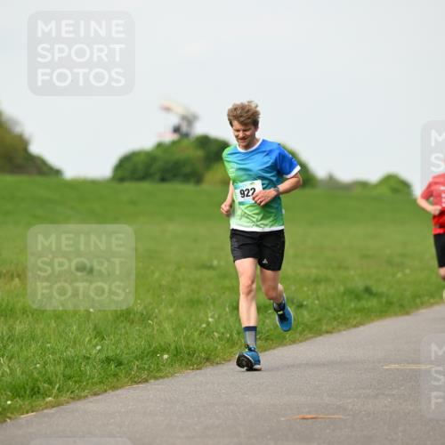 10.05.2026 - 8. Wedeler Halbmarathon Dr. Thomas Lammeyer http://msf.ph/oto/9697300 10.05.2026 11:28:39 Laufen 922 meine-sportfotos.de
