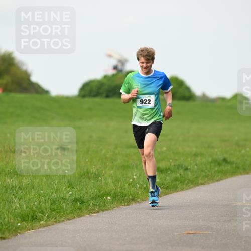 10.05.2026 - 8. Wedeler Halbmarathon Dr. Thomas Lammeyer http://msf.ph/oto/9697302 10.05.2026 11:28:39 Laufen 922, 869 meine-sportfotos.de