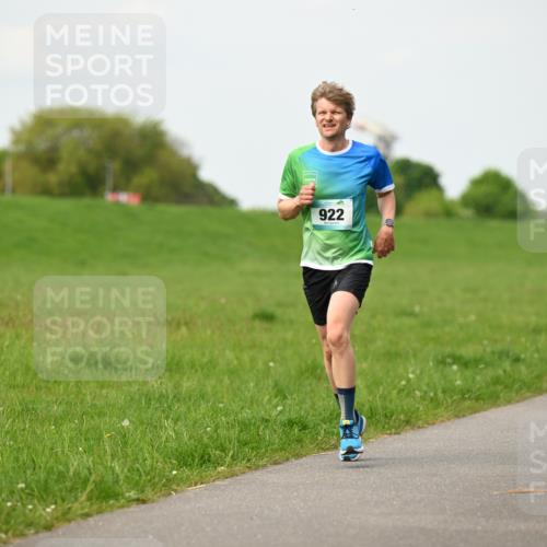 10.05.2026 - 8. Wedeler Halbmarathon Dr. Thomas Lammeyer http://msf.ph/oto/9697308 10.05.2026 11:28:40 Laufen 922, 869 meine-sportfotos.de
